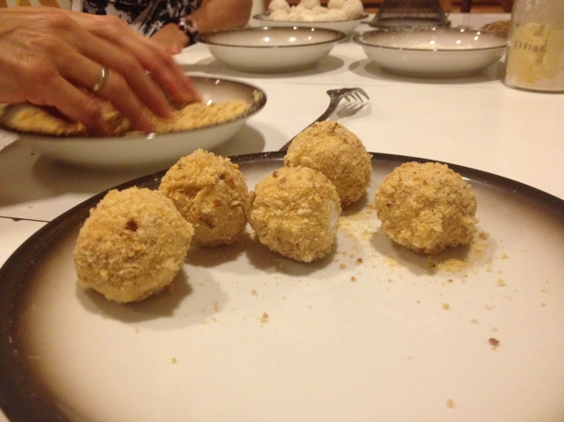 And prepping the food! This isn't a Belgian tradition, just a family tradition: croquettes!